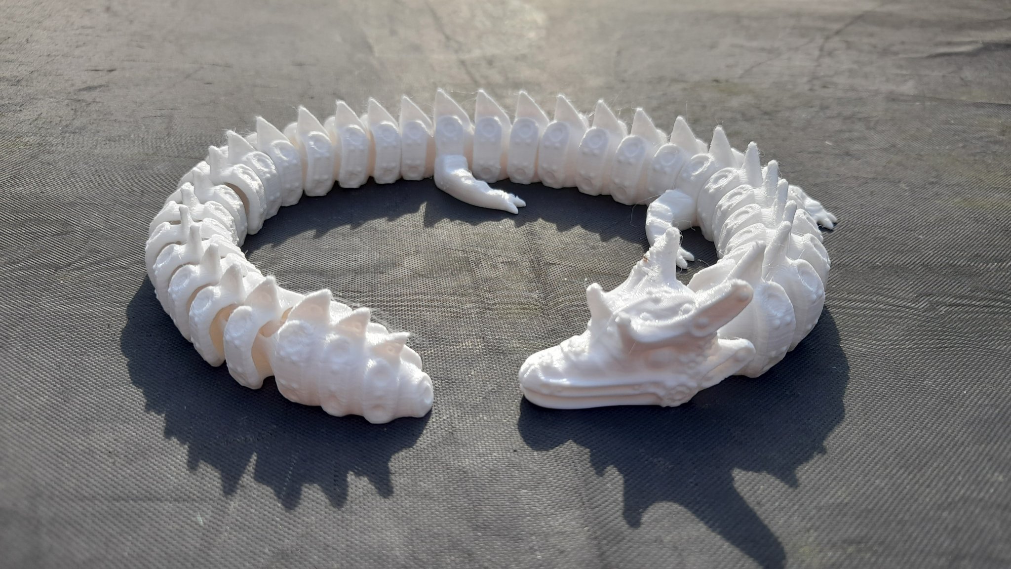 Rồng cơ khí khớp nối phong cách steampunk