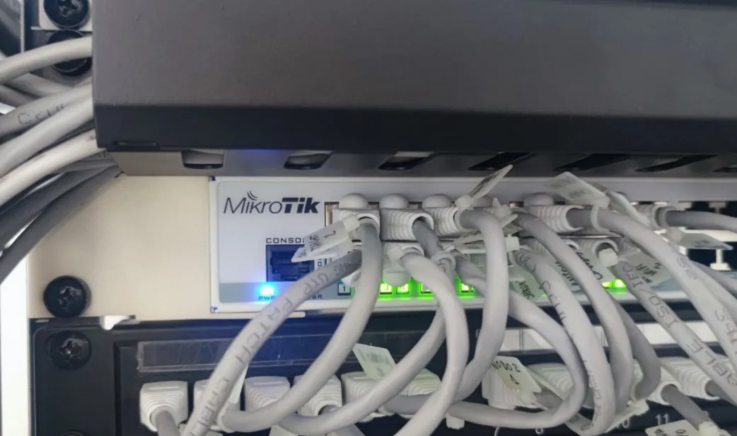 Giá đỡ cho router Mikrotik CRS125-24G-1S-2HND lắp rack 19