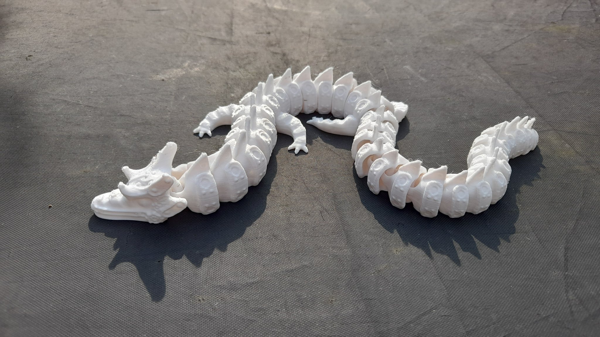 Rồng cơ khí khớp nối phong cách steampunk