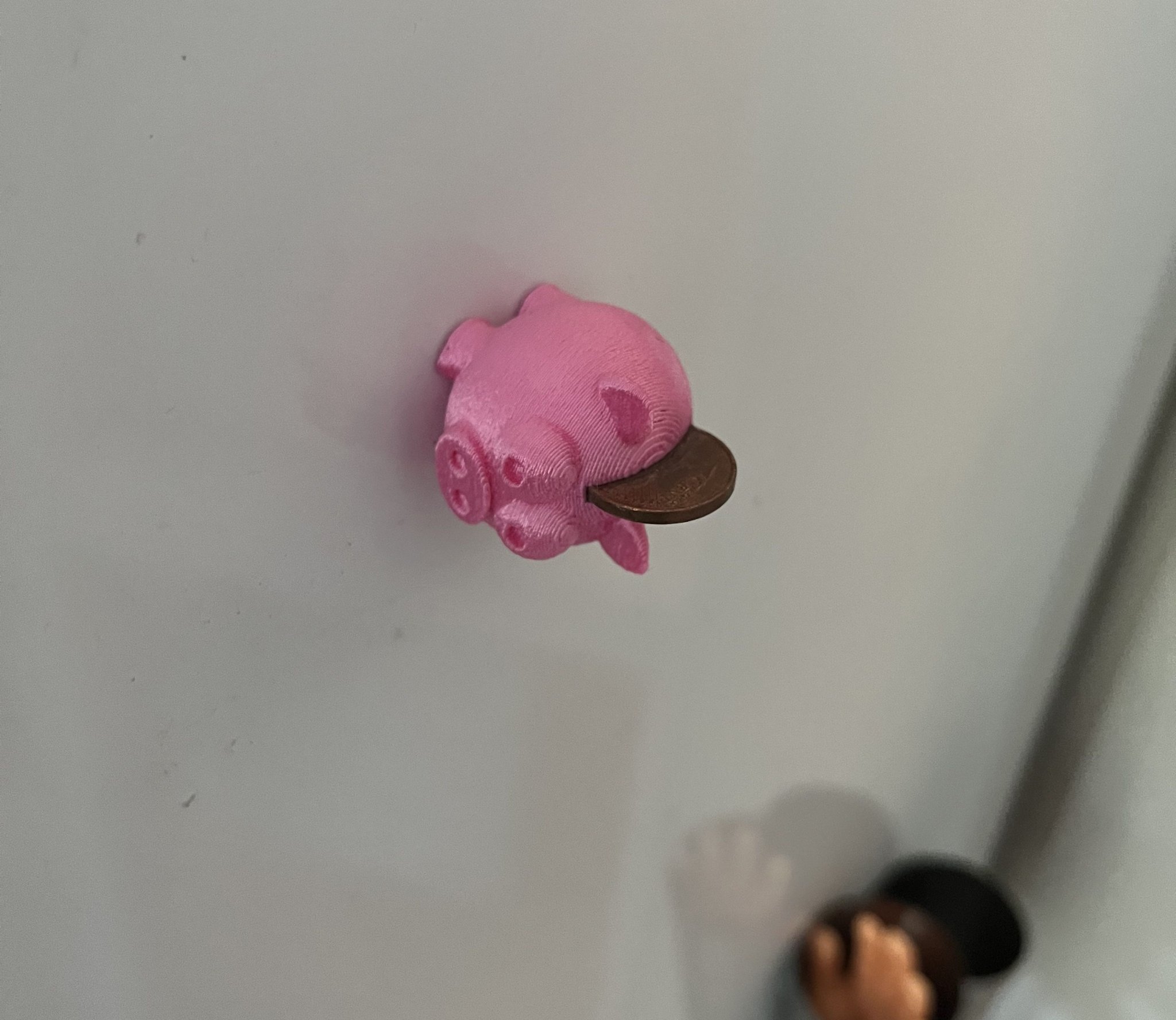 Nam châm heo đất giữ đồng xu 1 Cent