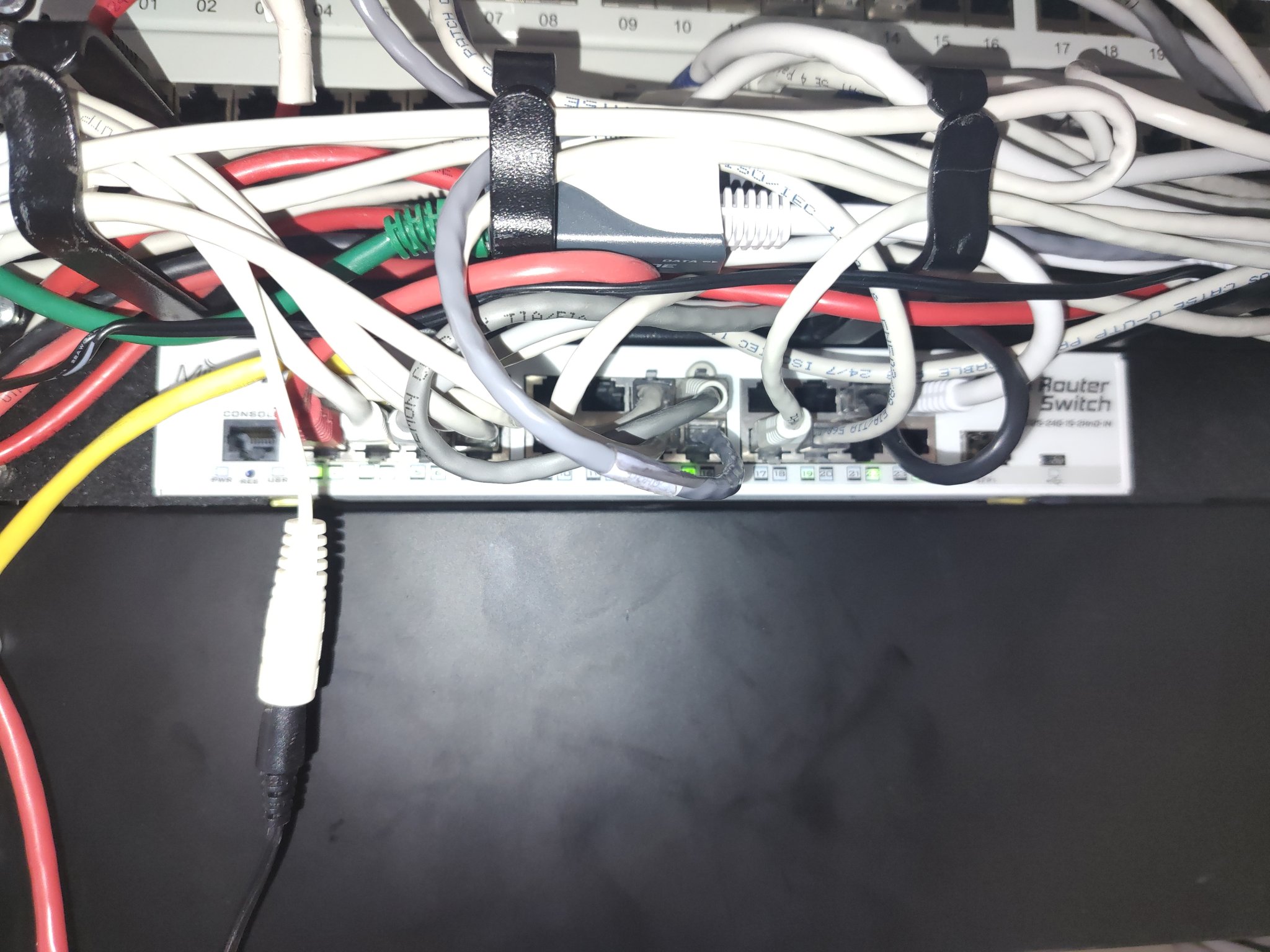 Giá đỡ rack cho thiết bị Mikrotik CRS125-24G-1S-2HnD