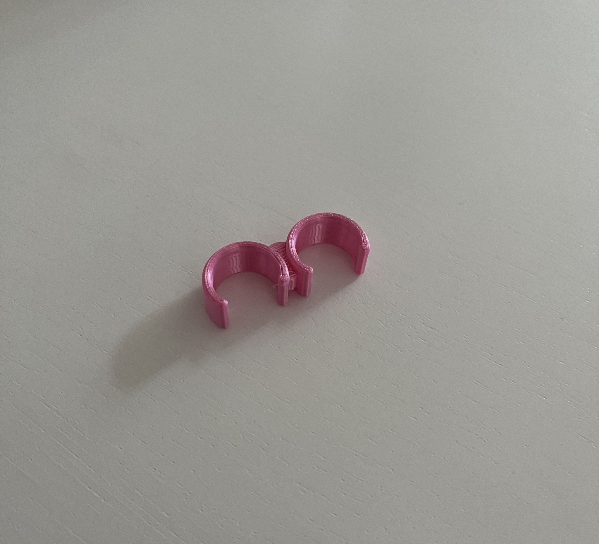 Kẹp giữ giá phơi đồ chắc chắn