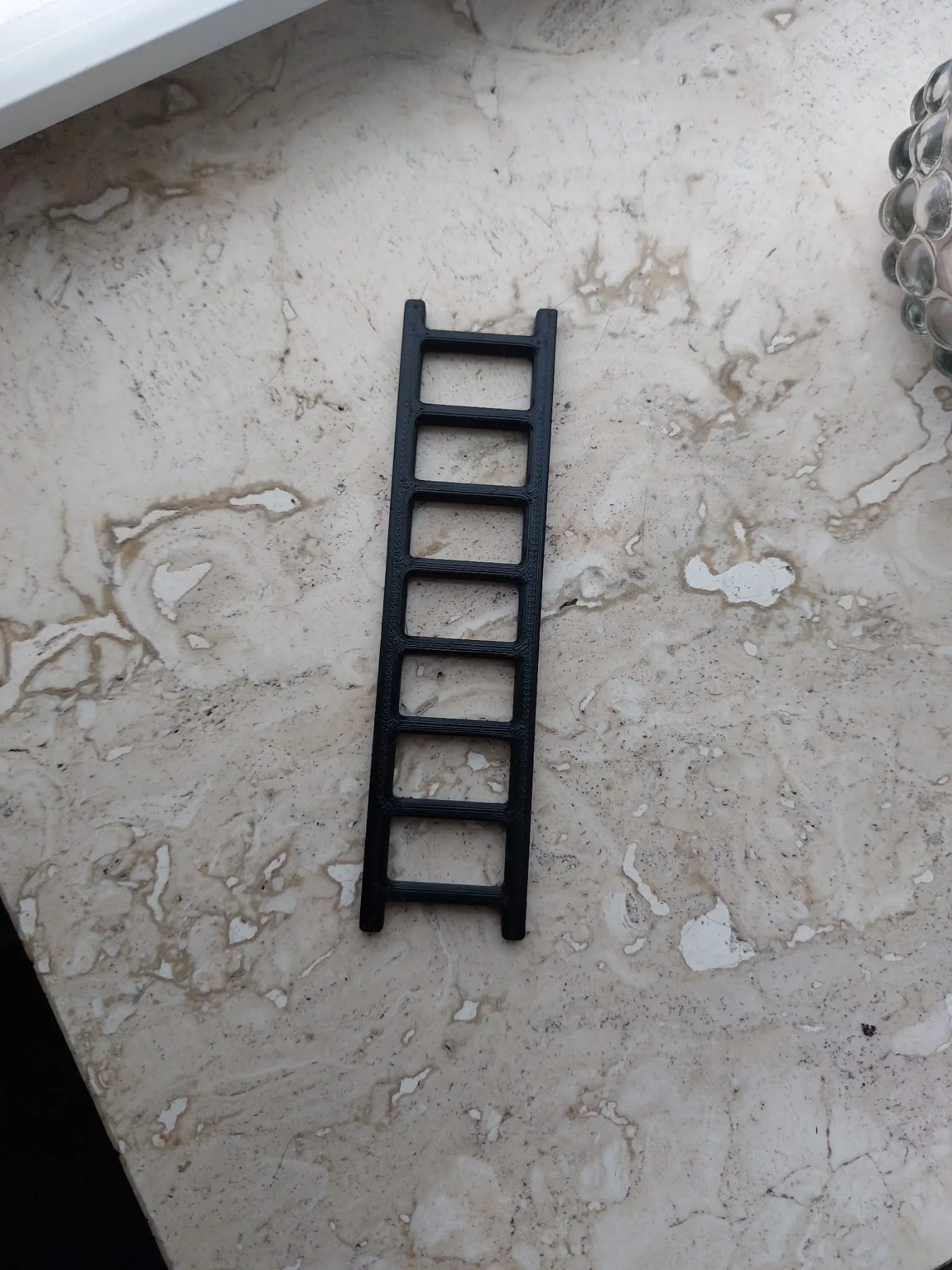 Giá đỡ cây cảnh kiểu thang trang trí cho ngôi nhà