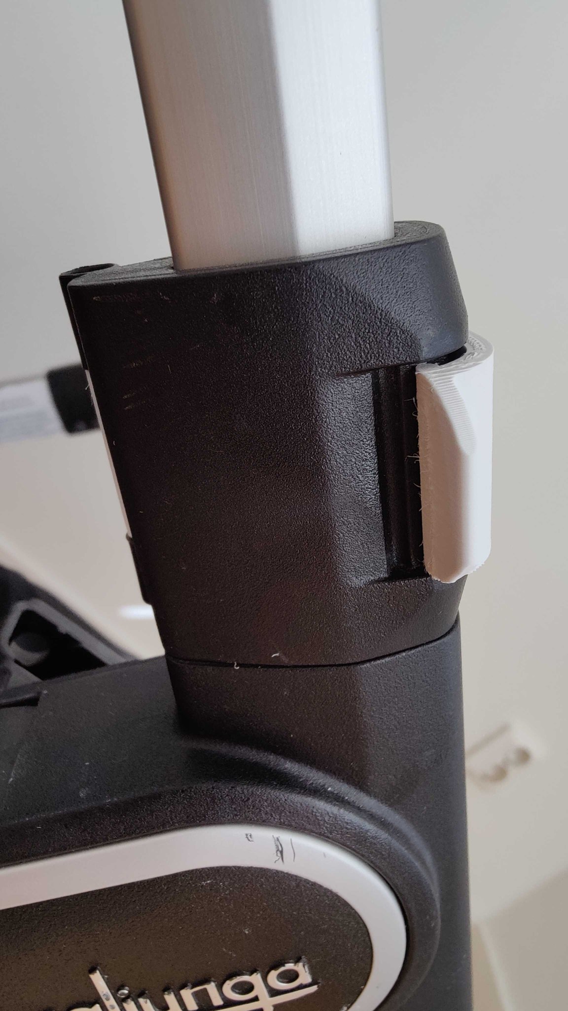 Khóa cho tay cầm xe đẩy trẻ em