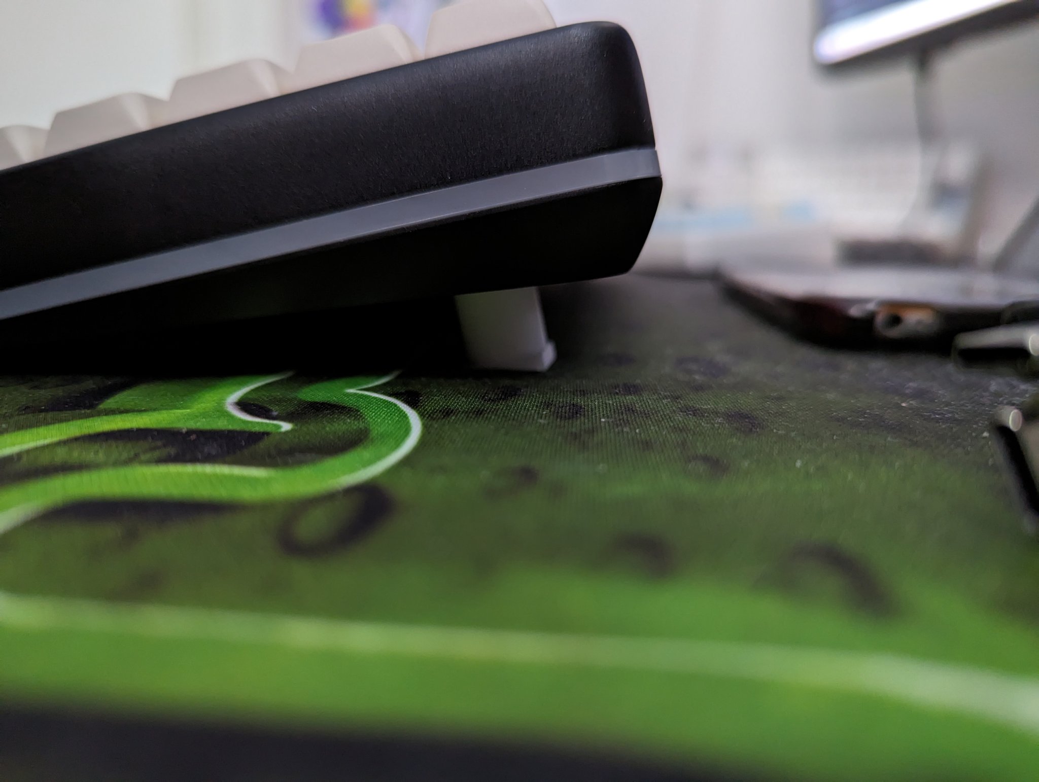 Chân đế nâng cao cho bàn phím cơ Drop ALT