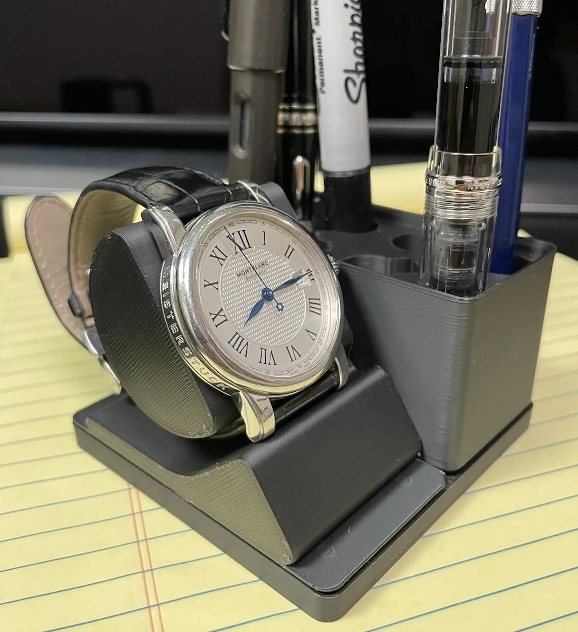 Giá đỡ đồng hồ Gridfinity cho không gian hiện đại