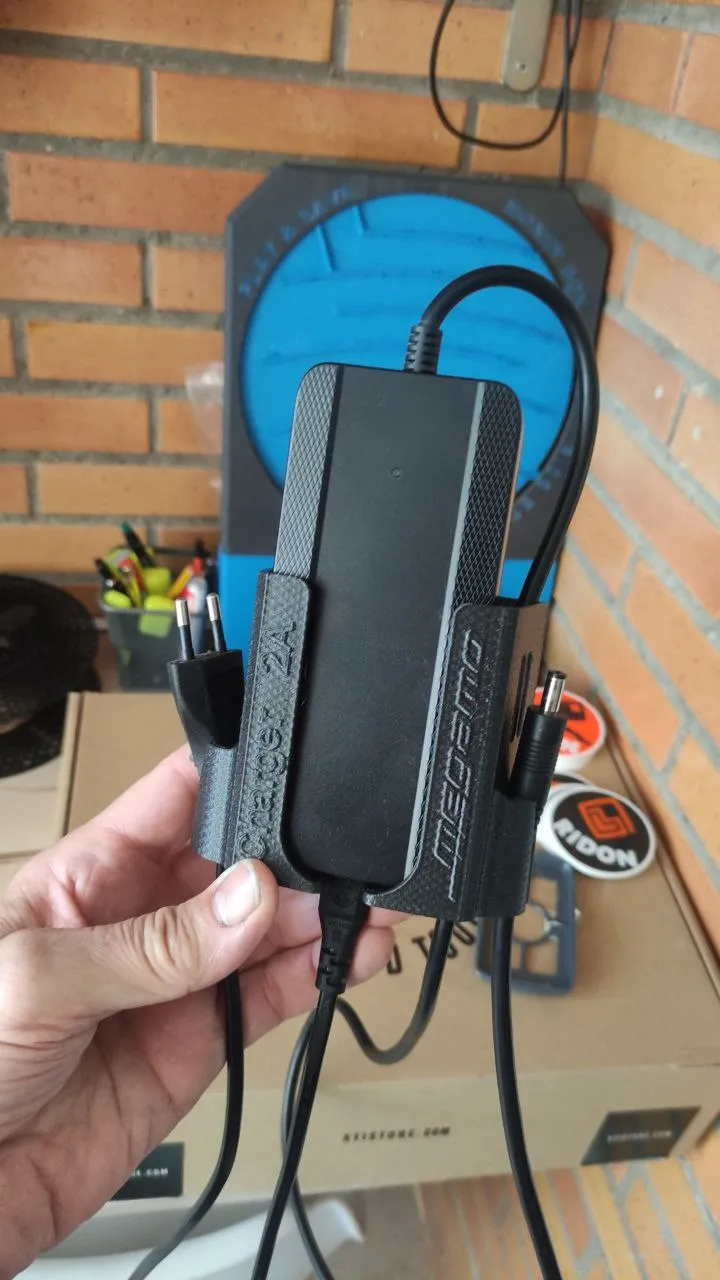 Giá đỡ sạc tường 2A cho xe đạp điện Megamo