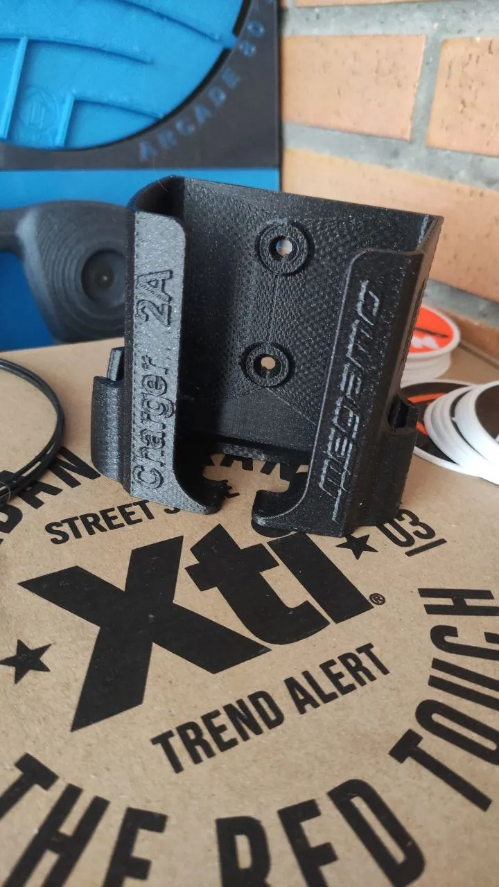 Giá đỡ sạc tường 2A cho xe đạp điện Megamo