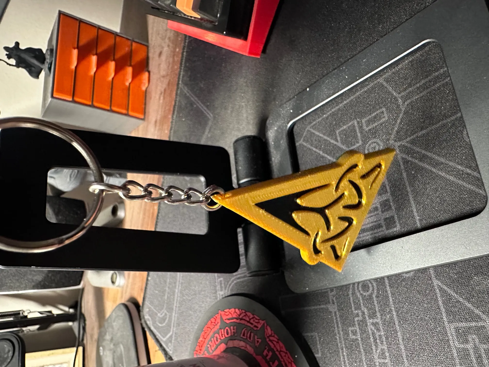 Móc khóa chủ đề Dark and Darker với hình dạng con chuột