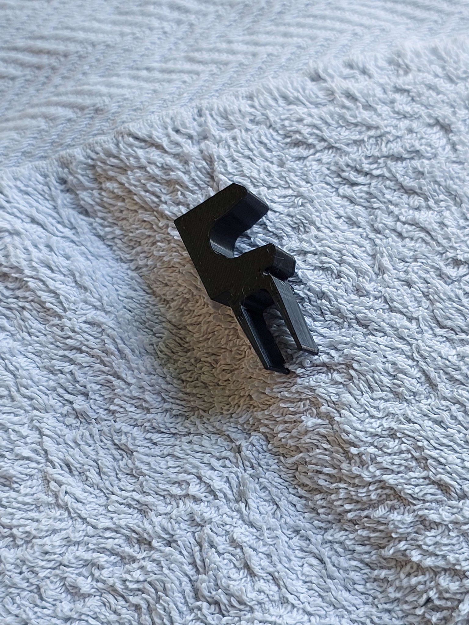 Giá đỡ cho thanh giữ nắp ca-pô Mazda Bounty 2500