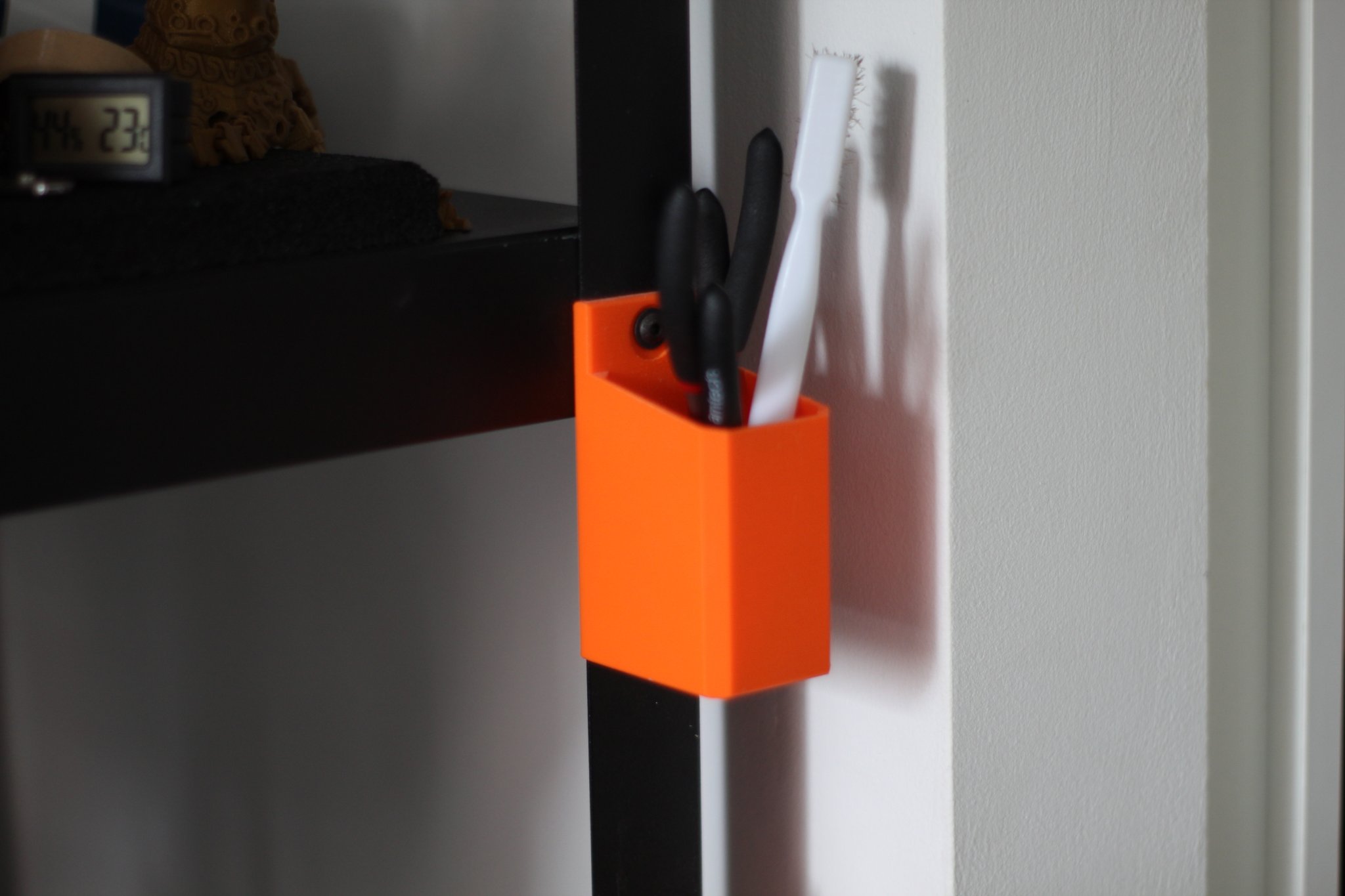 Kệ Ikea BROR cho kìm, bút và nhiều hơn nữa!