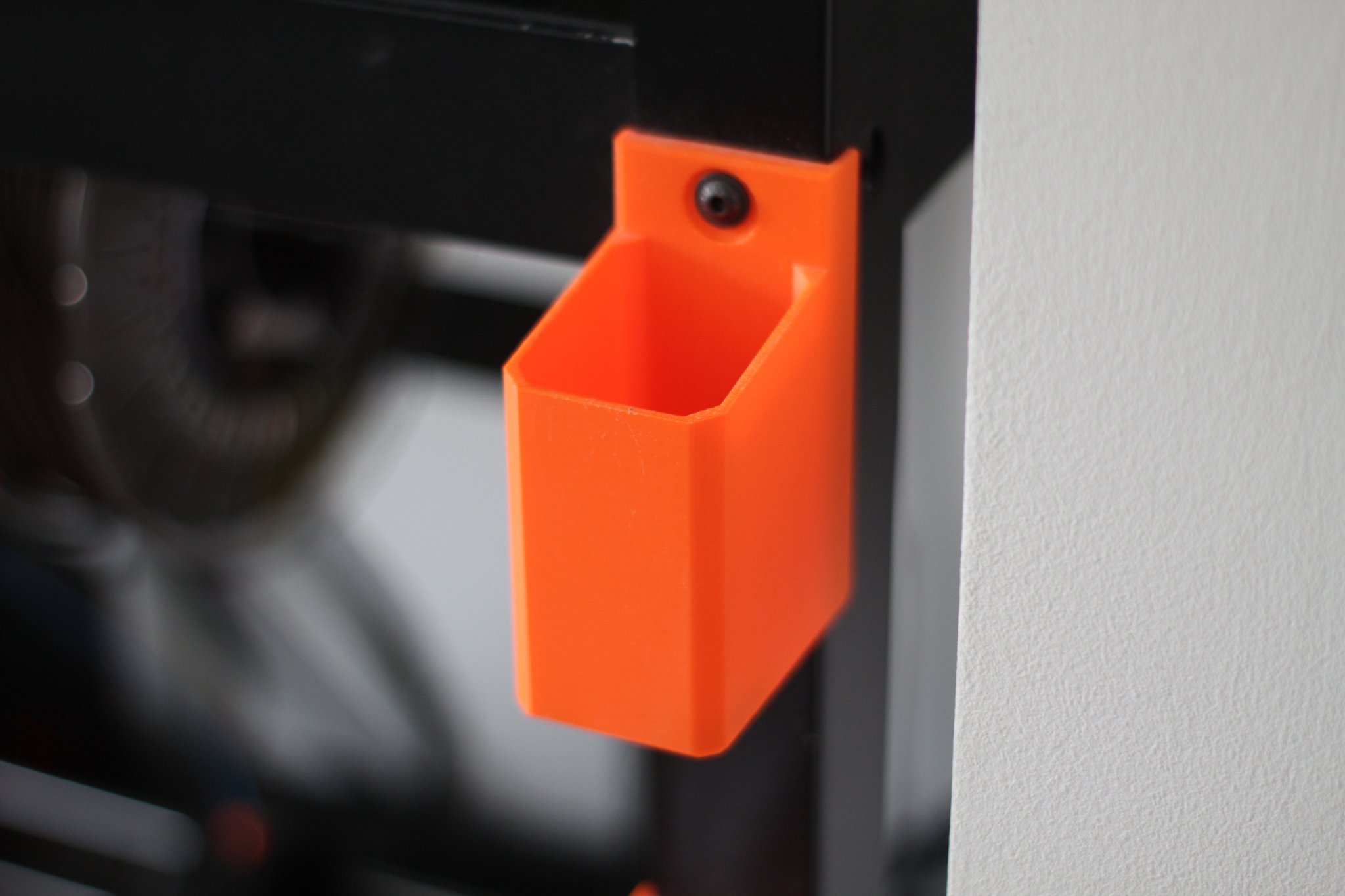 Kệ Ikea BROR cho kìm, bút và nhiều hơn nữa!