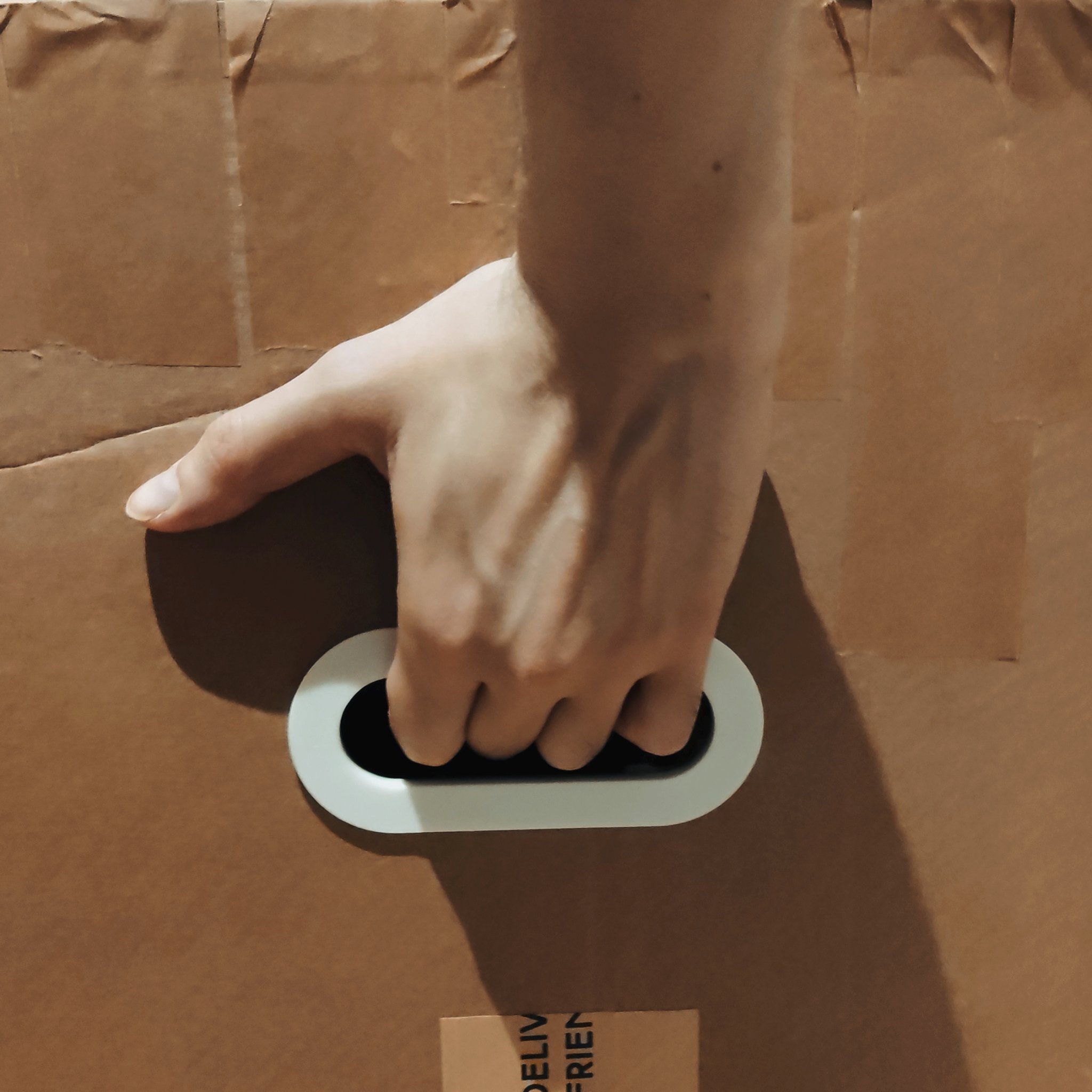 Tay cầm hộp giấy dễ dàng lắp ráp và sử dụng