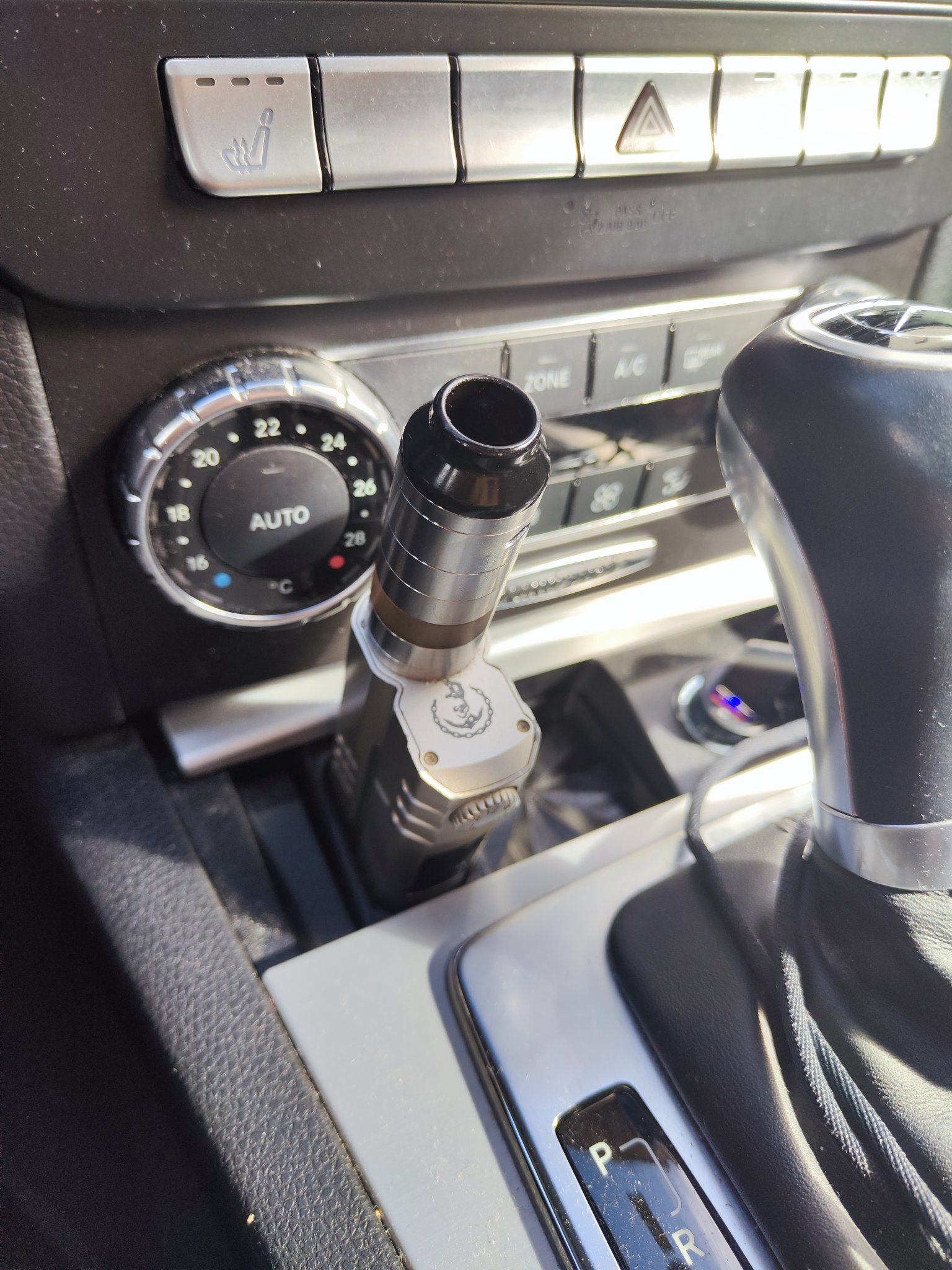 Giá đỡ Vape cho gạt tàn xe Mercedes W204