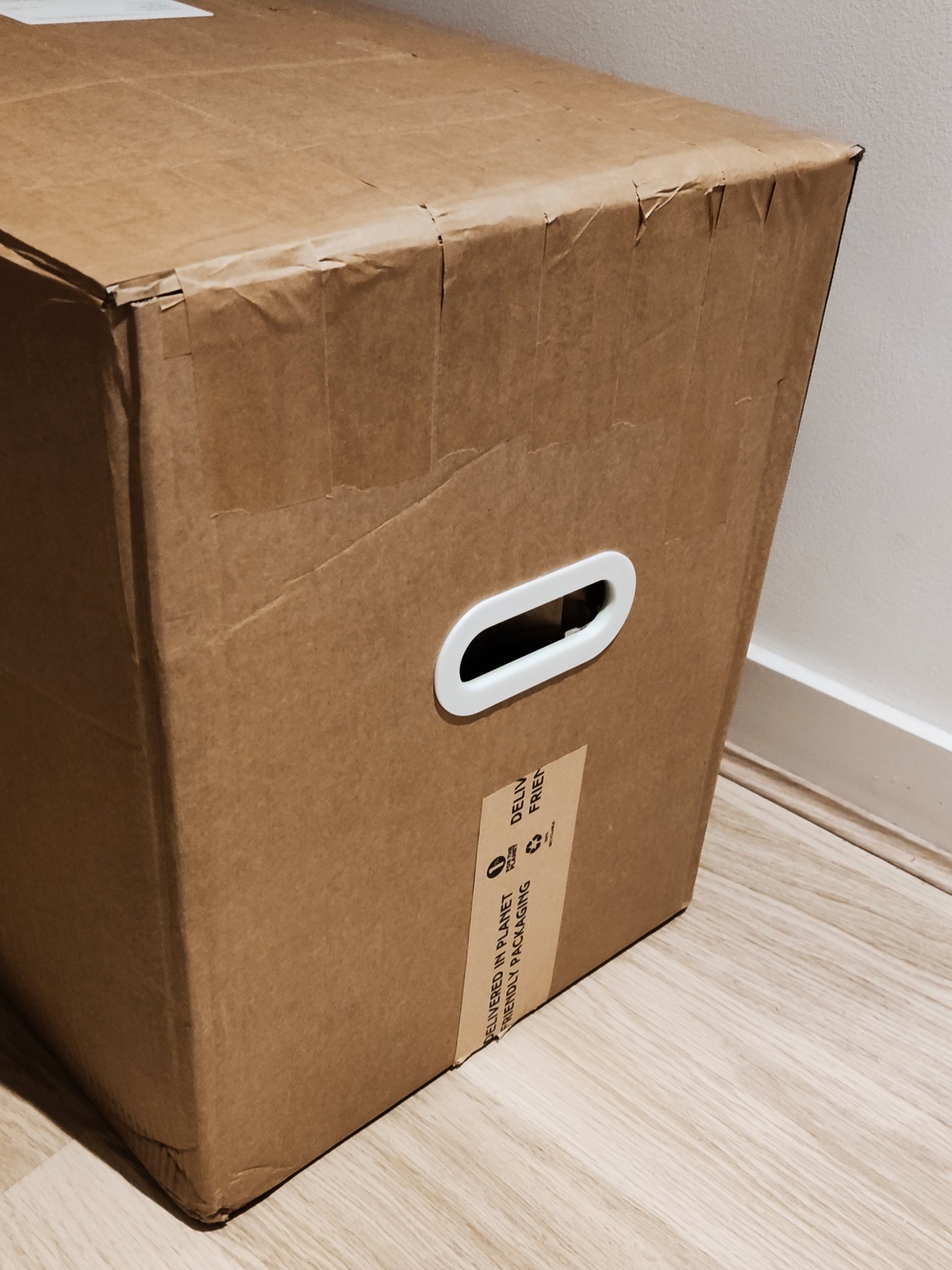 Tay cầm hộp giấy dễ dàng lắp ráp và sử dụng