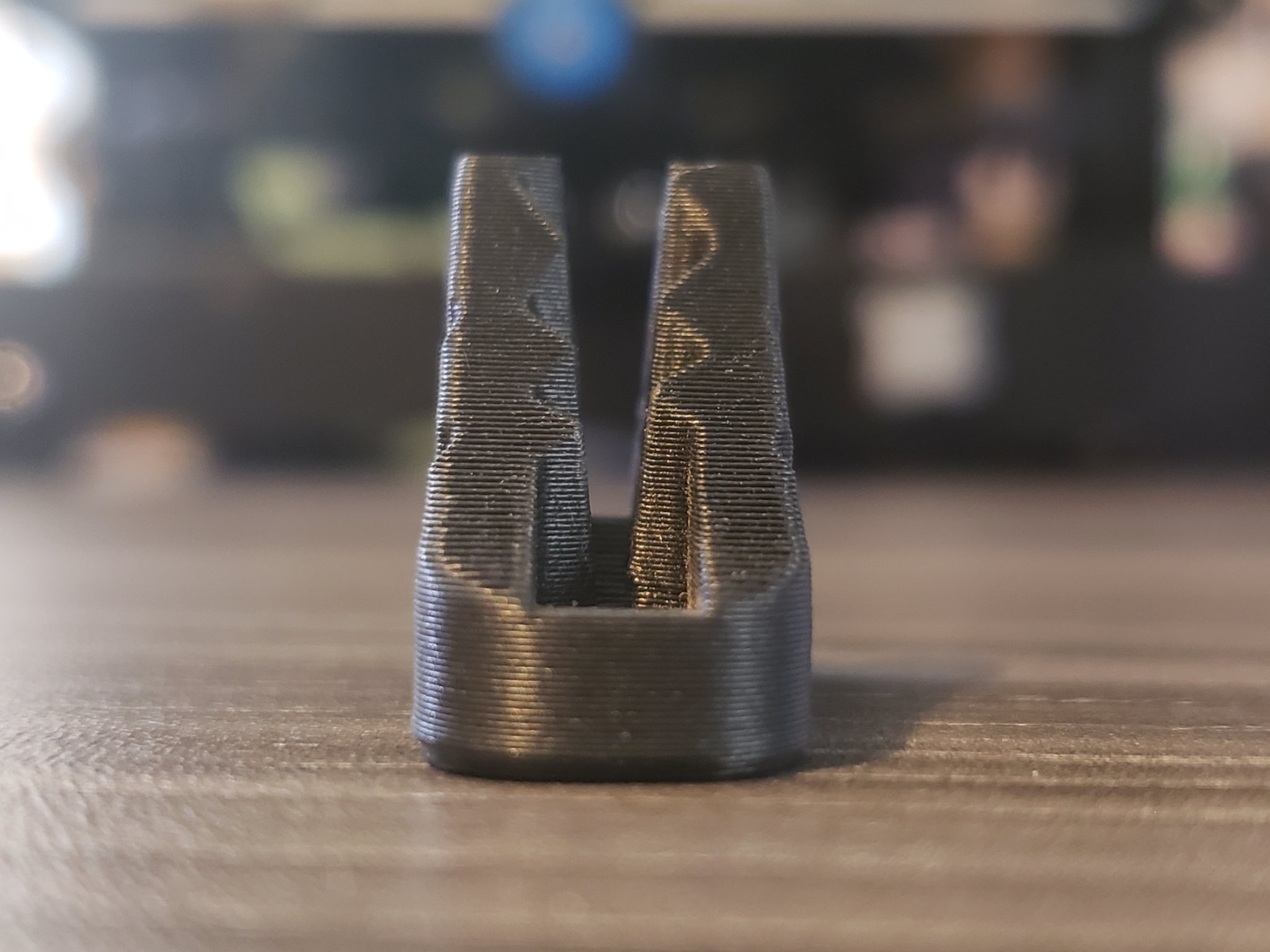 Thiết bị căng dây cho lều và bạt