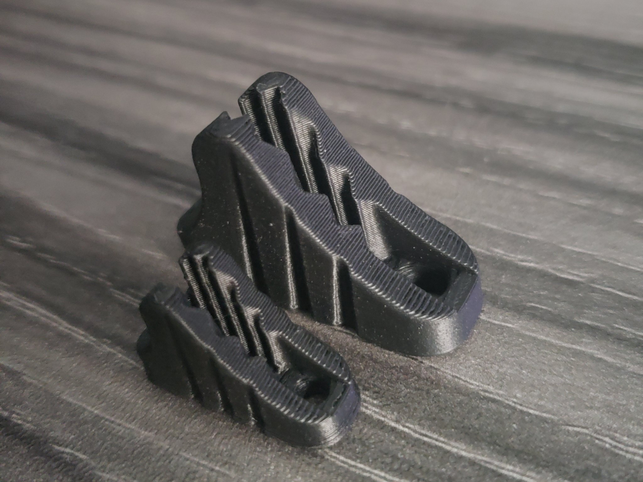 Thiết bị căng dây cho lều và bạt