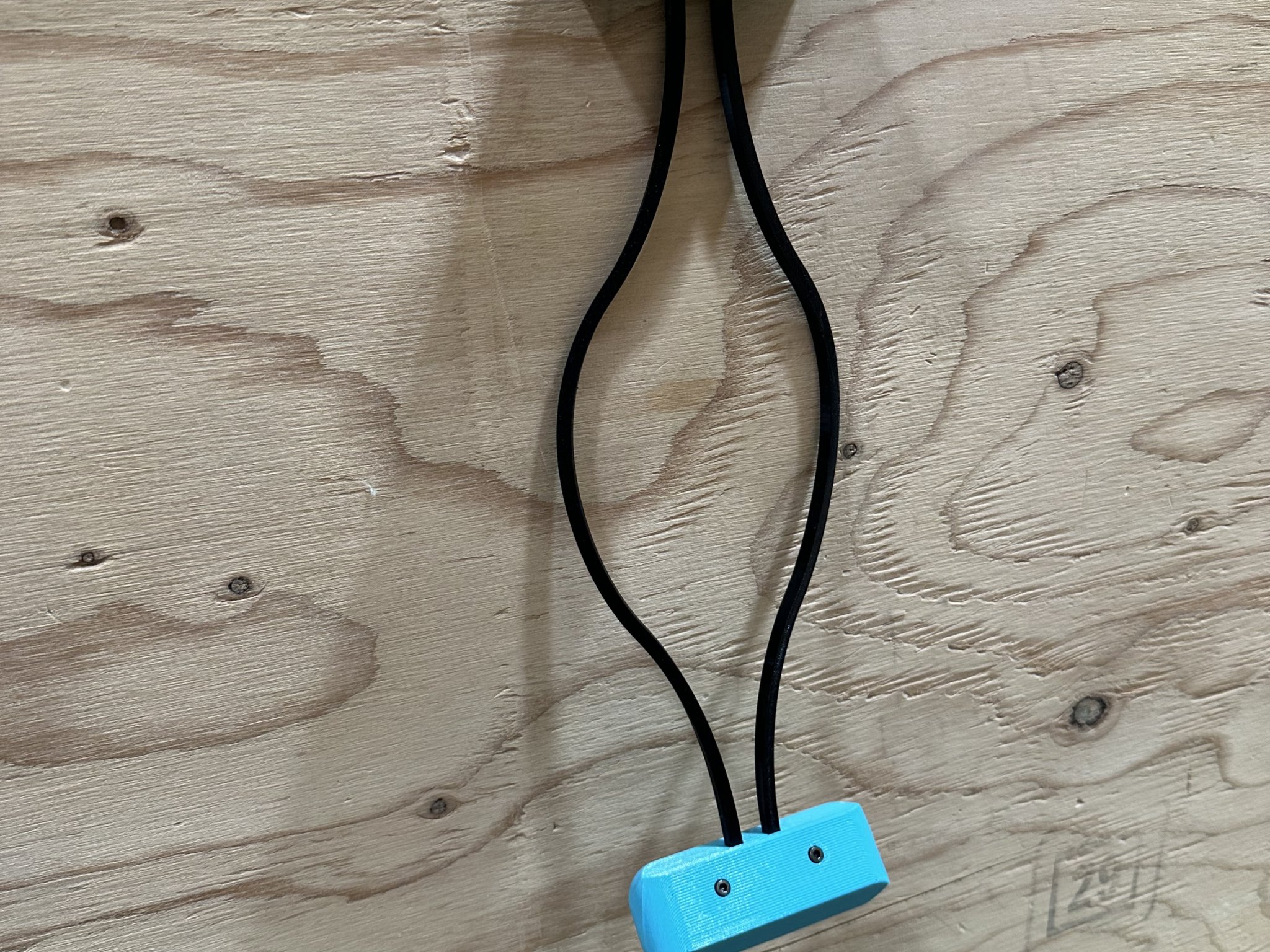 Giá đỡ dây cáp và ống dẫn chắc chắn treo tường