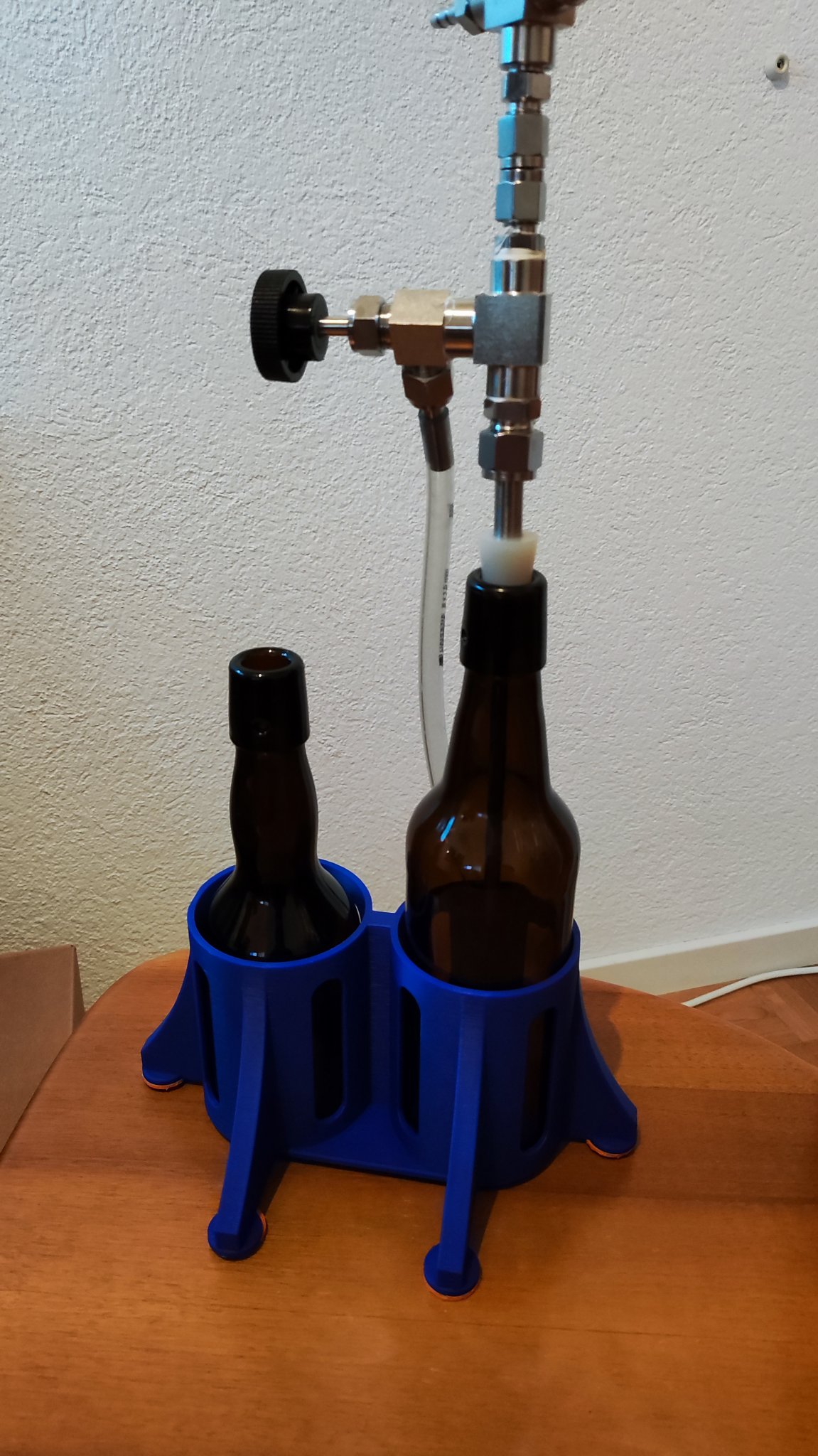 Giá đỡ chai bia cho quá trình đóng chai tại nhà