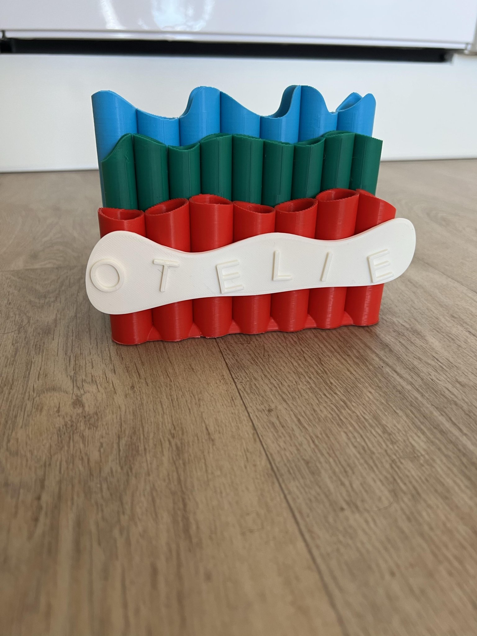 Giá đỡ bút dễ thương với thiết kế vui nhộn