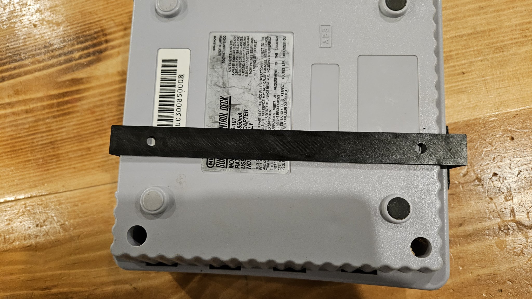 Giá đỡ tường cho Nintendo SNES phong cách tối giản