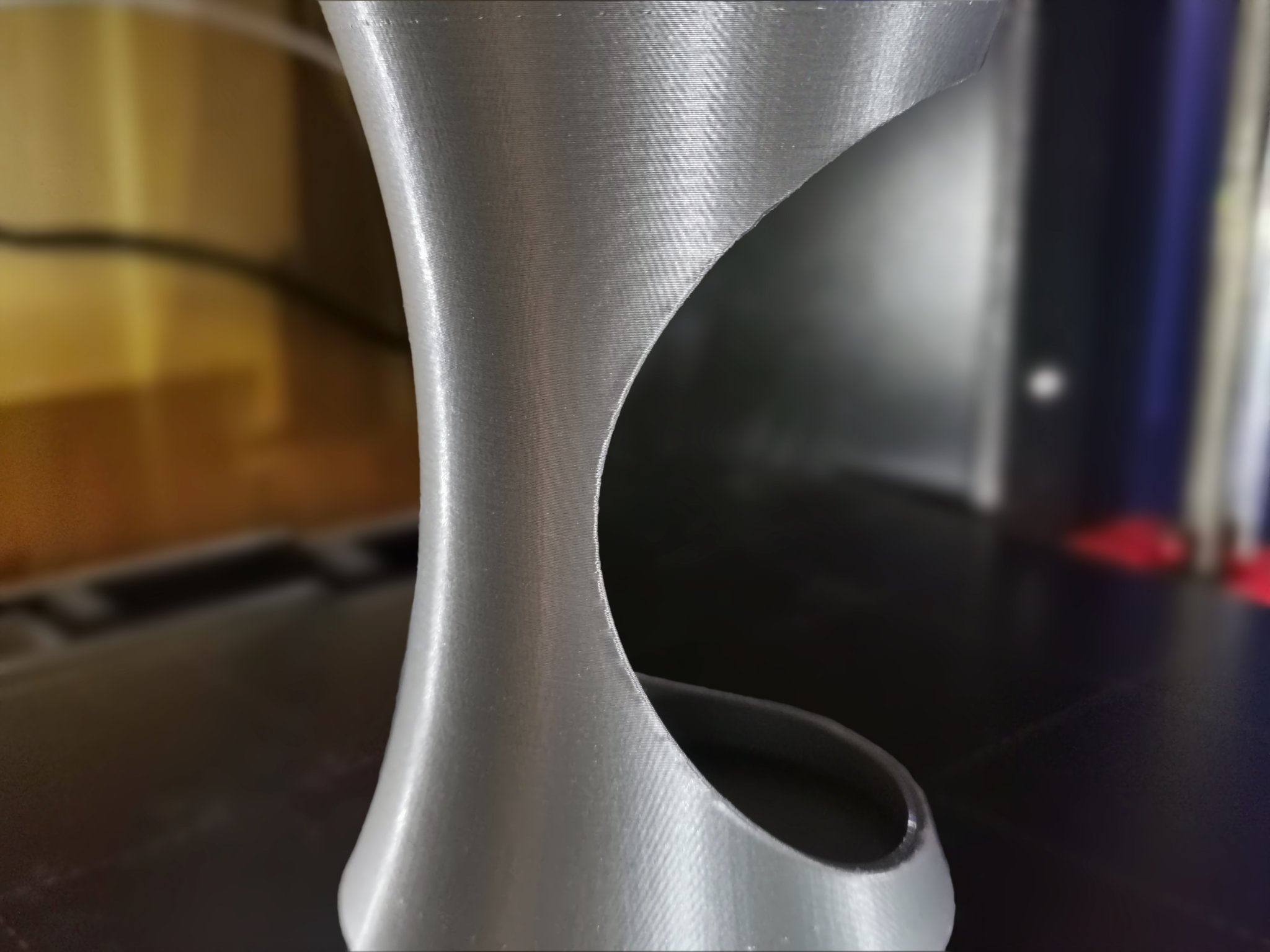 Giá đỡ bút chì thiết kế hiện đại và tiện lợi