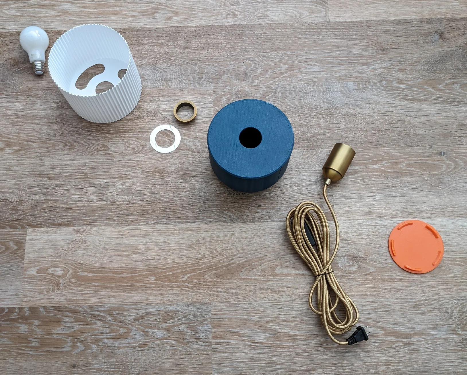 Đèn bàn Maker Lamp phong cách hiện đại