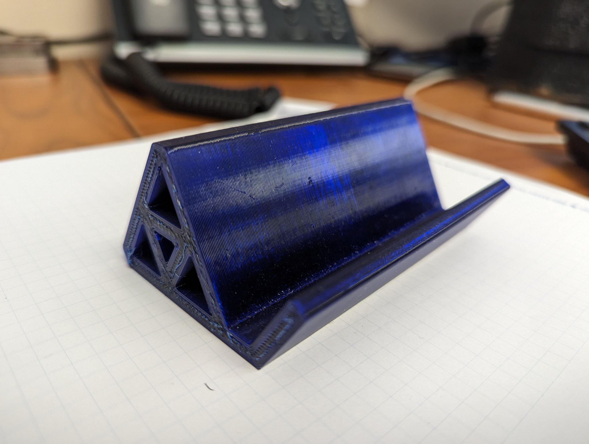 Giá đỡ danh thiếp hình tam giác đơn giản