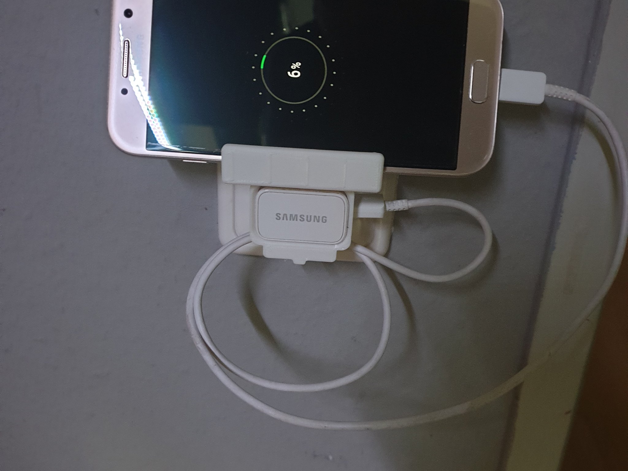 Giá đỡ điện thoại cho bộ sạc Samsung