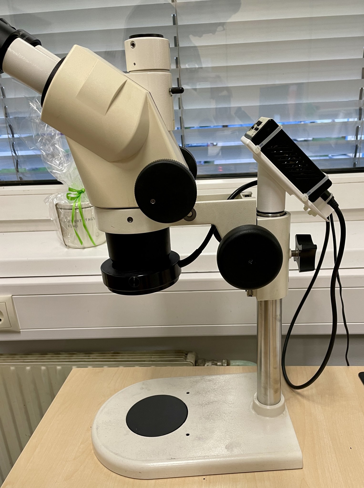 Giá đỡ điều khiển LED trên kính hiển vi Zeiss