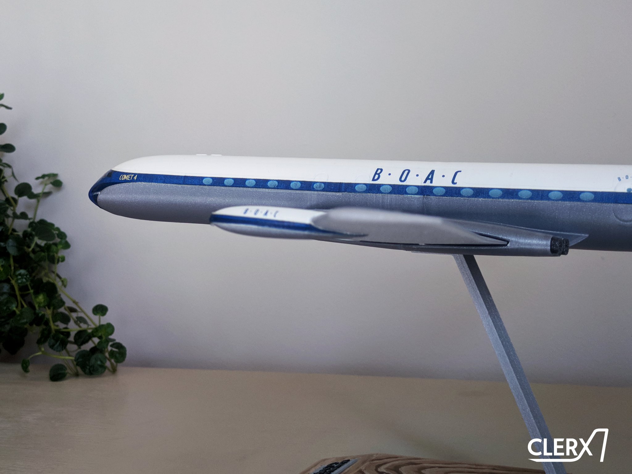 Mô hình máy bay thương mại De Havilland Comet 4 tỉ lệ 1:100
