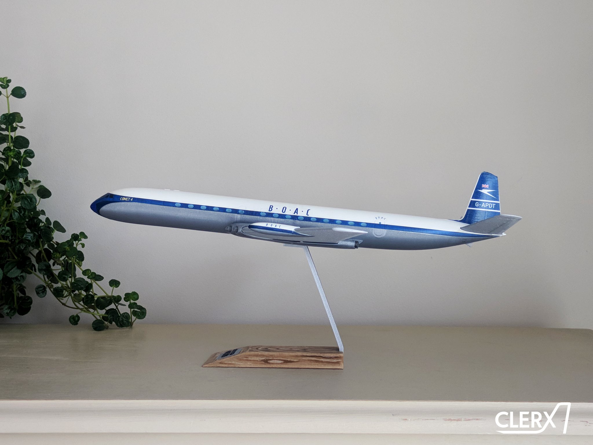 Mô hình máy bay thương mại De Havilland Comet 4 tỉ lệ 1:100