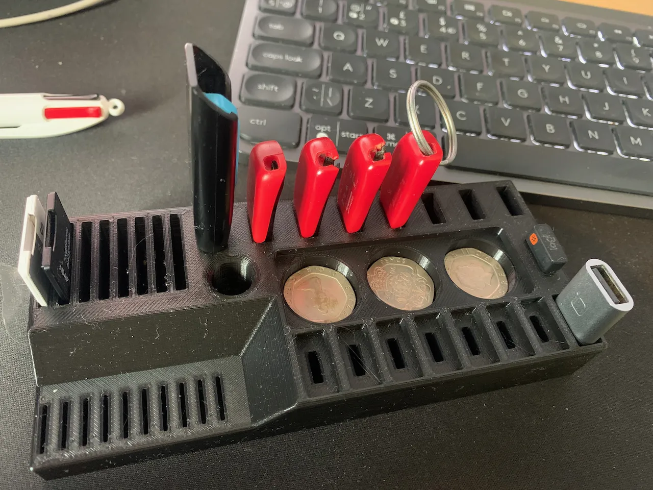 Giá đỡ thẻ SD và USB để bàn với nhiều khe cắm