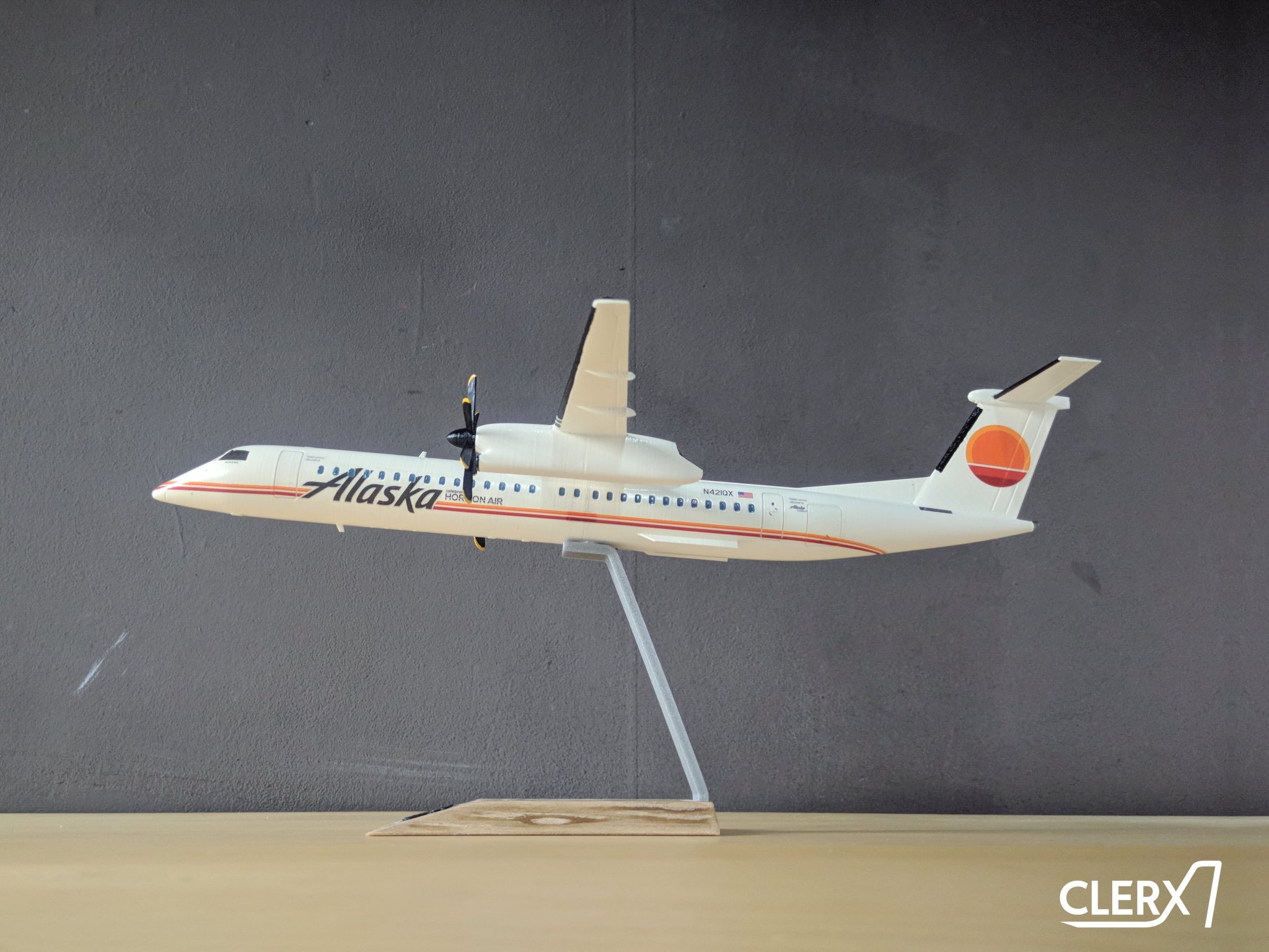 Mô hình máy bay De Havilland Canada Dash 8 Q400 tỉ lệ 1:100