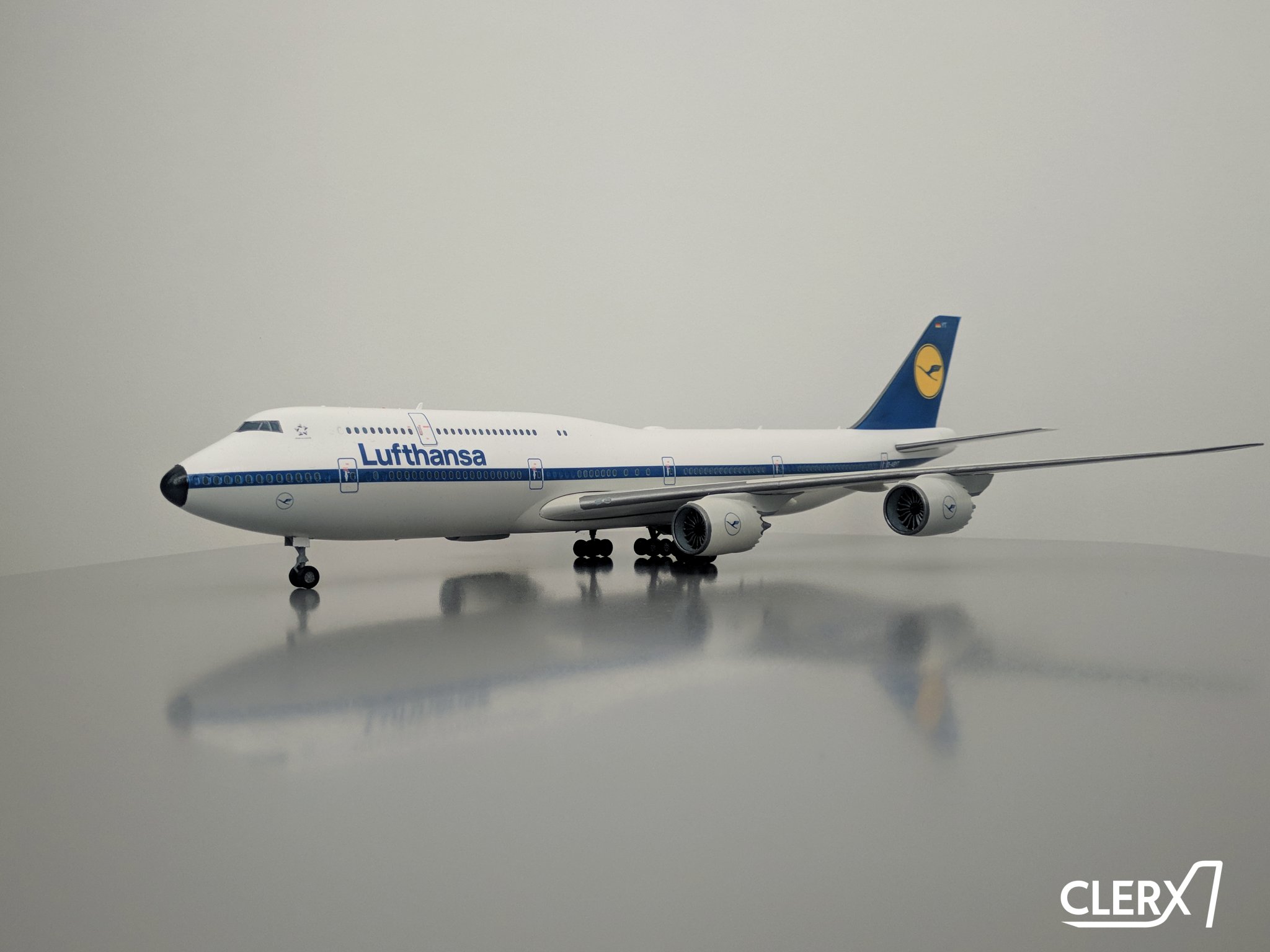 Mô hình máy bay Boeing 747-8 tỉ lệ 1:144