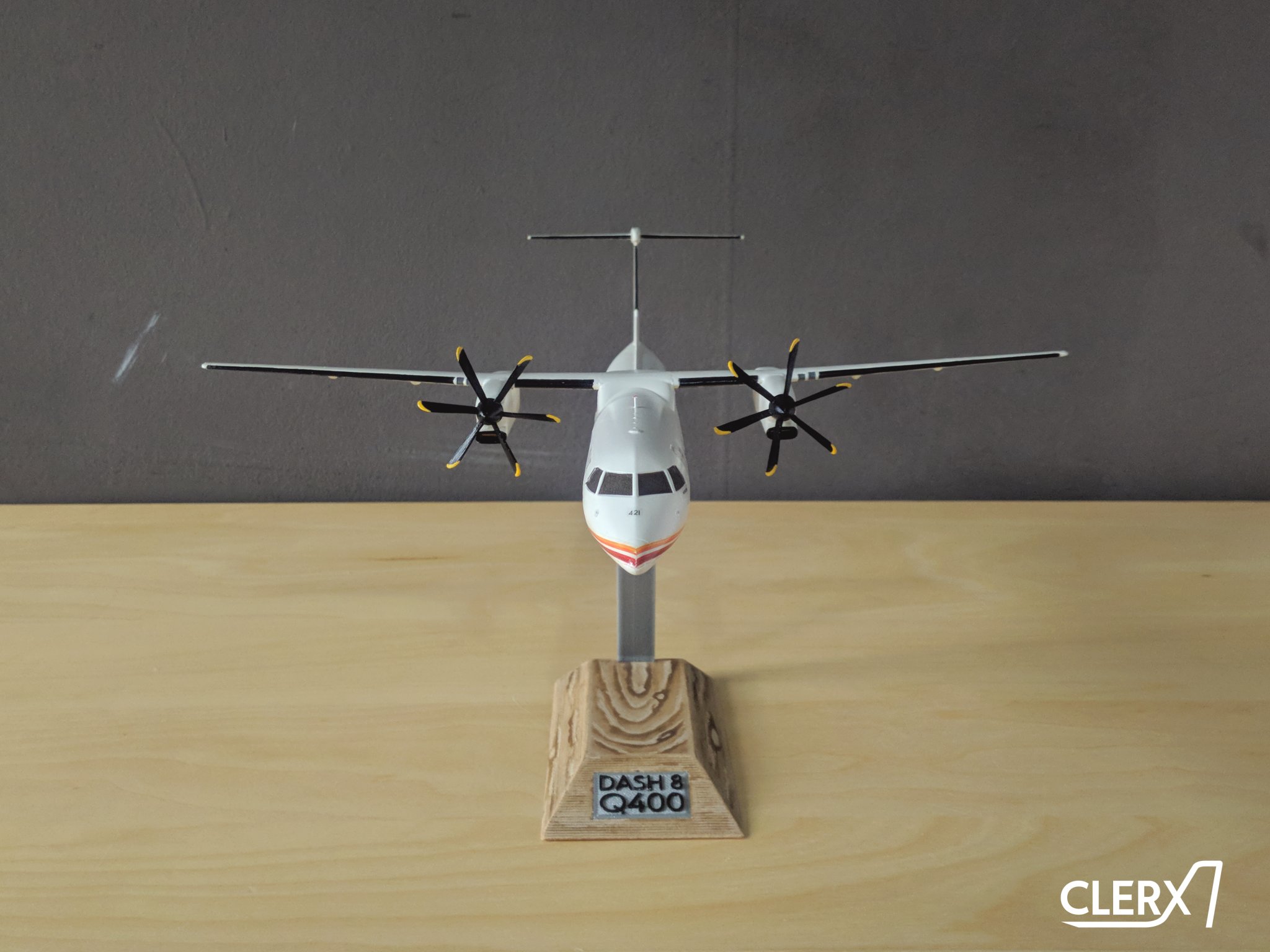 Mô hình máy bay De Havilland Canada Dash 8 Q400 tỉ lệ 1:100