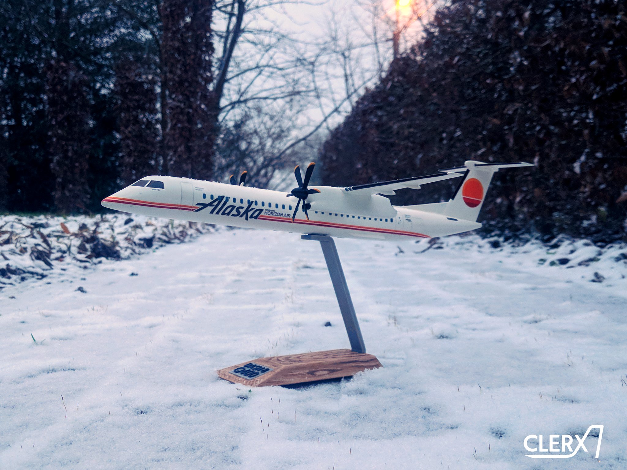 Mô hình máy bay De Havilland Canada Dash 8 Q400 tỉ lệ 1:100