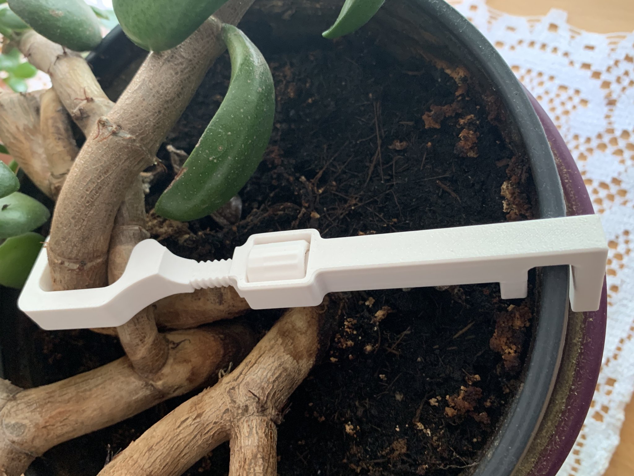 Giá đỡ cây có thể điều chỉnh cho chậu hoa