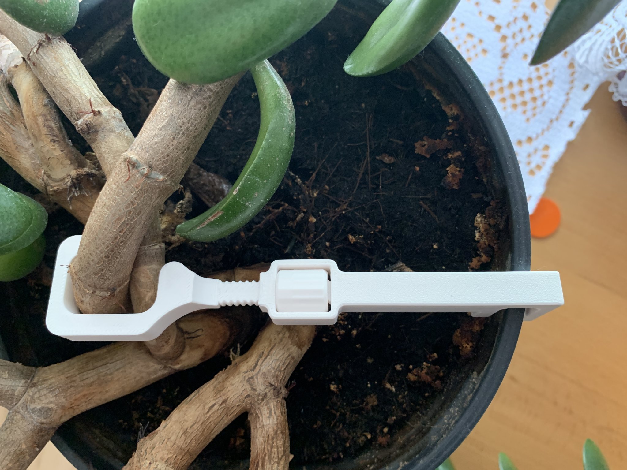 Giá đỡ cây có thể điều chỉnh cho chậu hoa