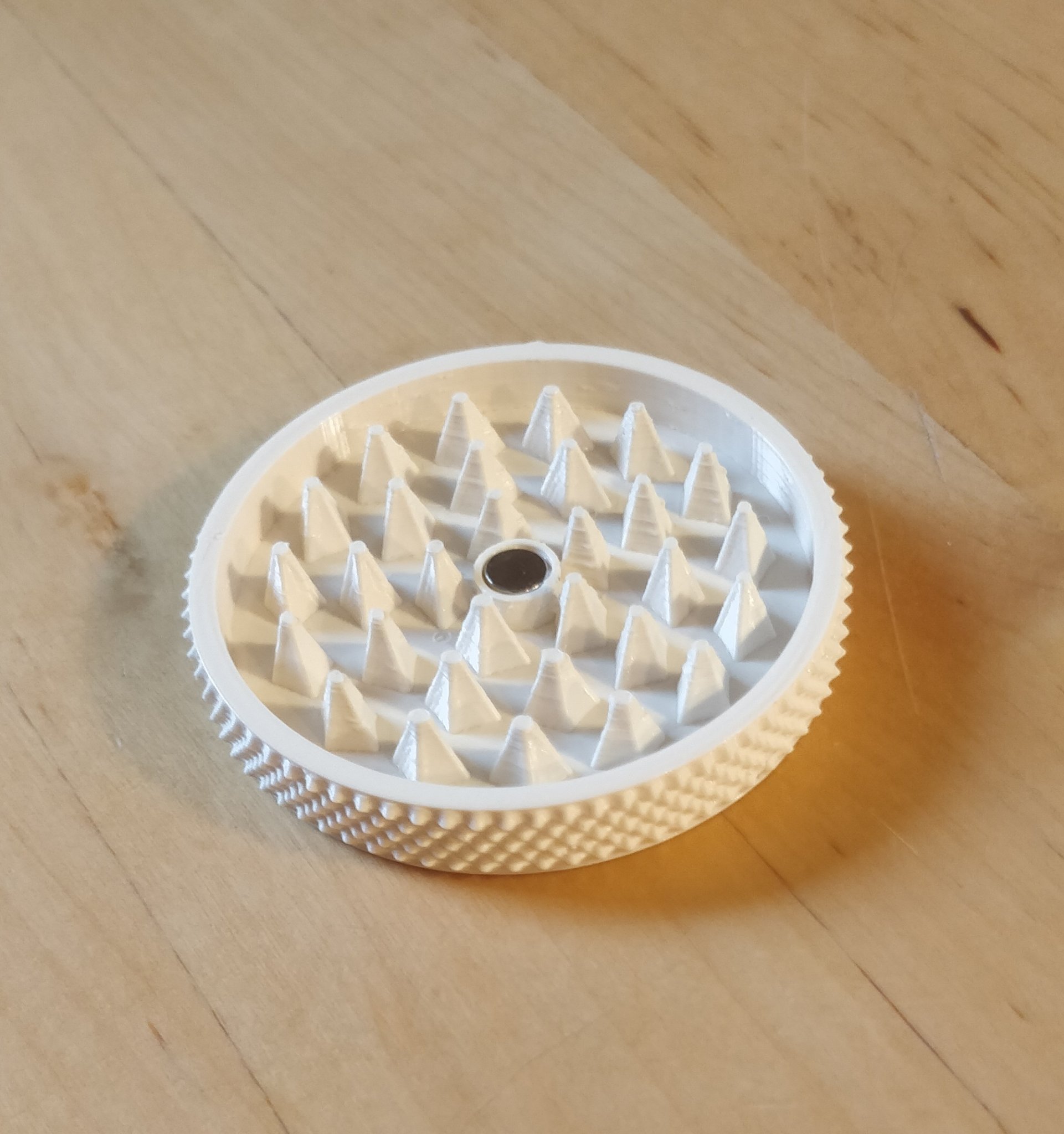 Máy xay thảo mộc với chỗ gắn nam châm