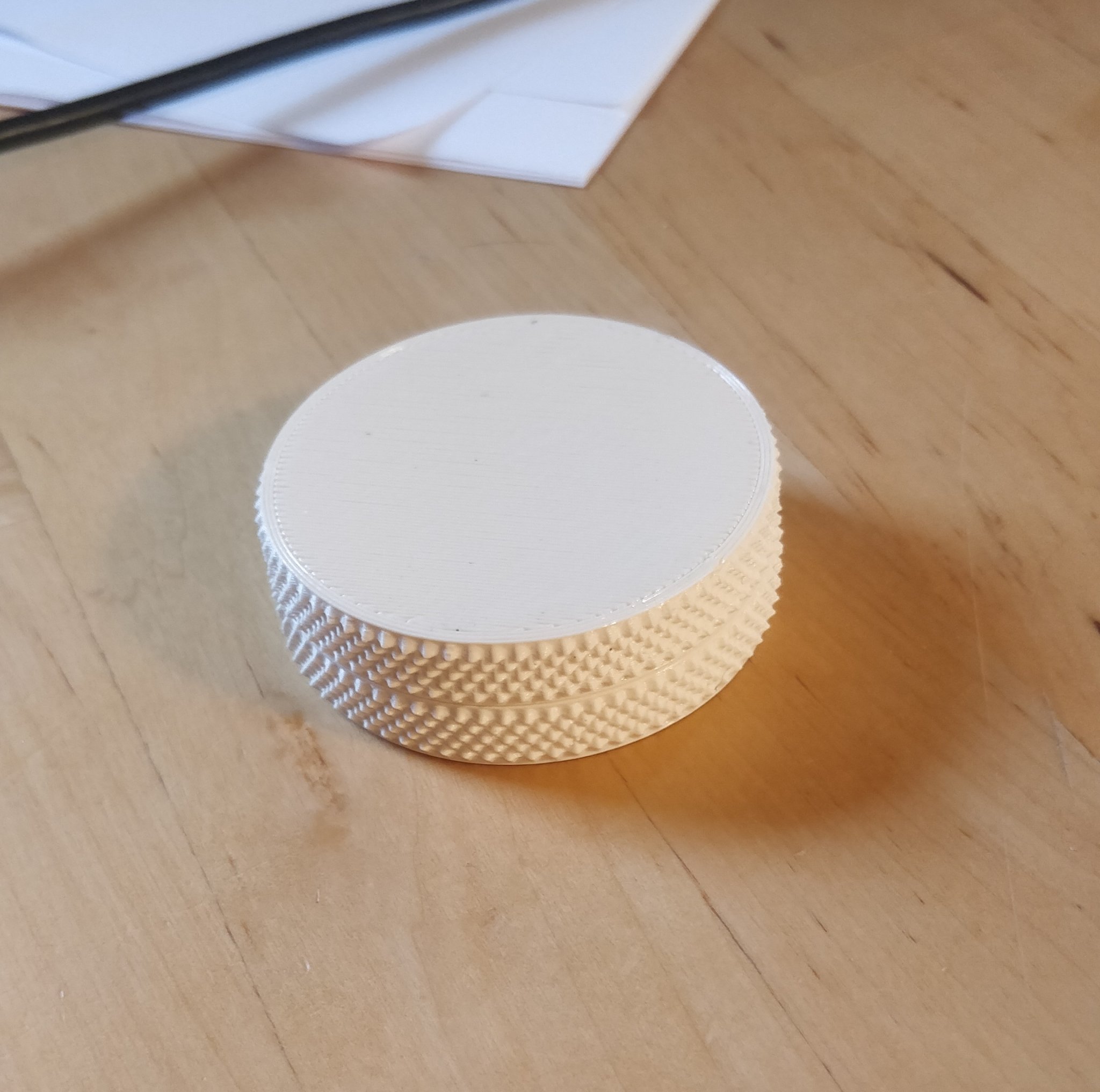 Máy xay thảo mộc với chỗ gắn nam châm