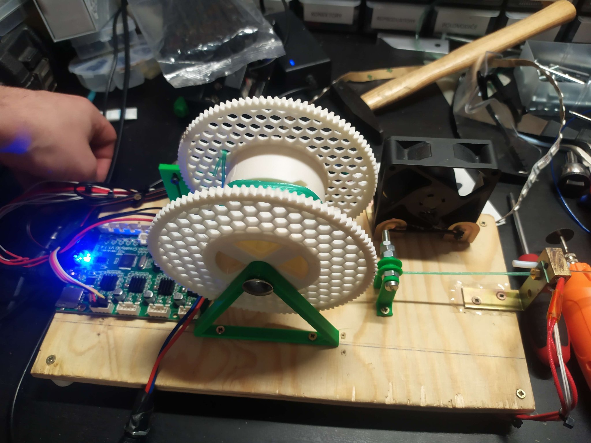 Giá đỡ cuộn filament PET cho dự án tái chế chai nhựa