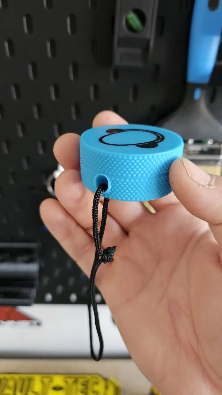 Hộp nhỏ với vòng treo tiện lợi