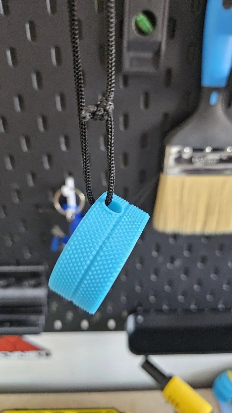 Hộp nhỏ với vòng treo tiện lợi