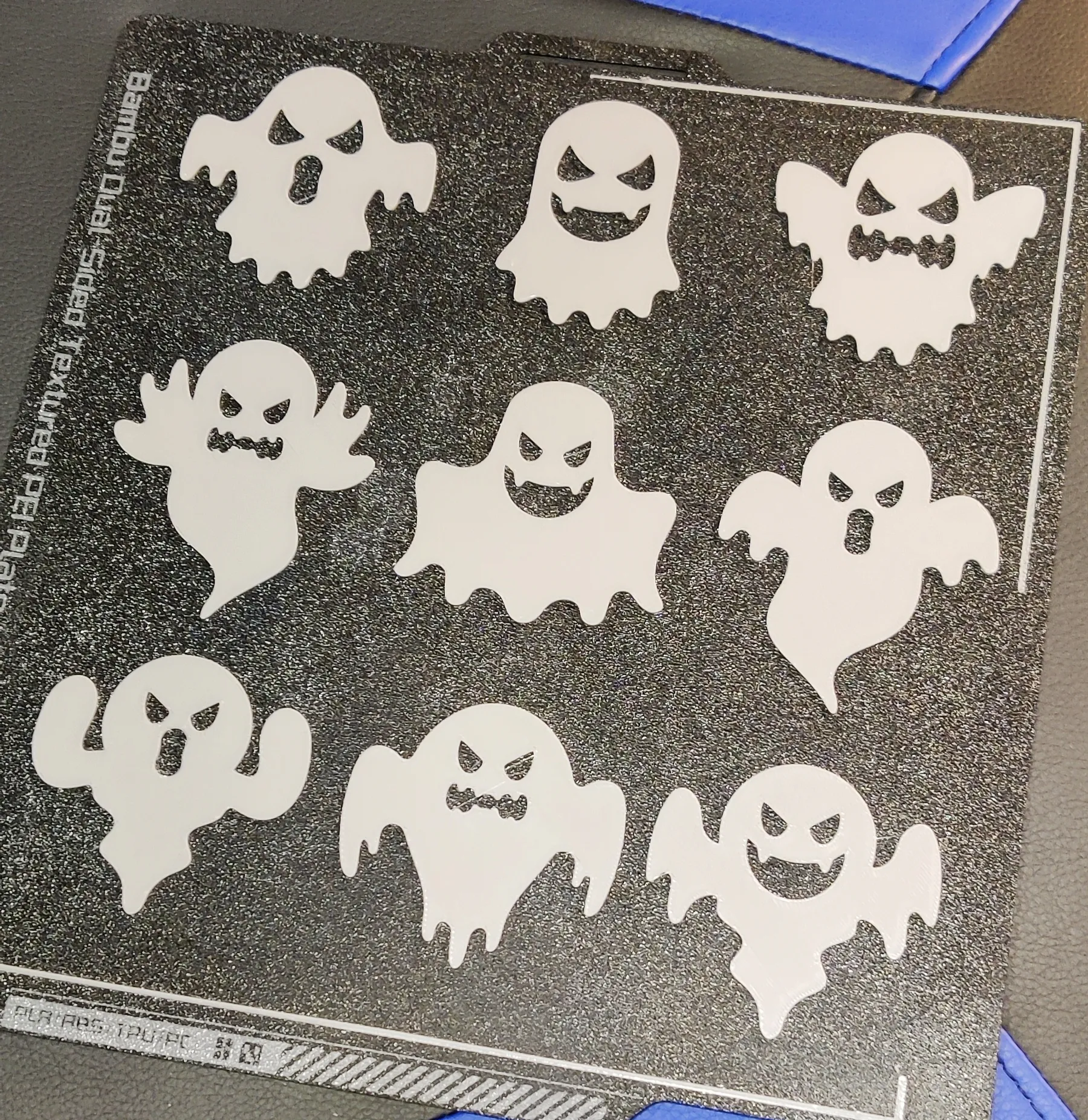 Trang trí Halloween với hình ảnh ma quái