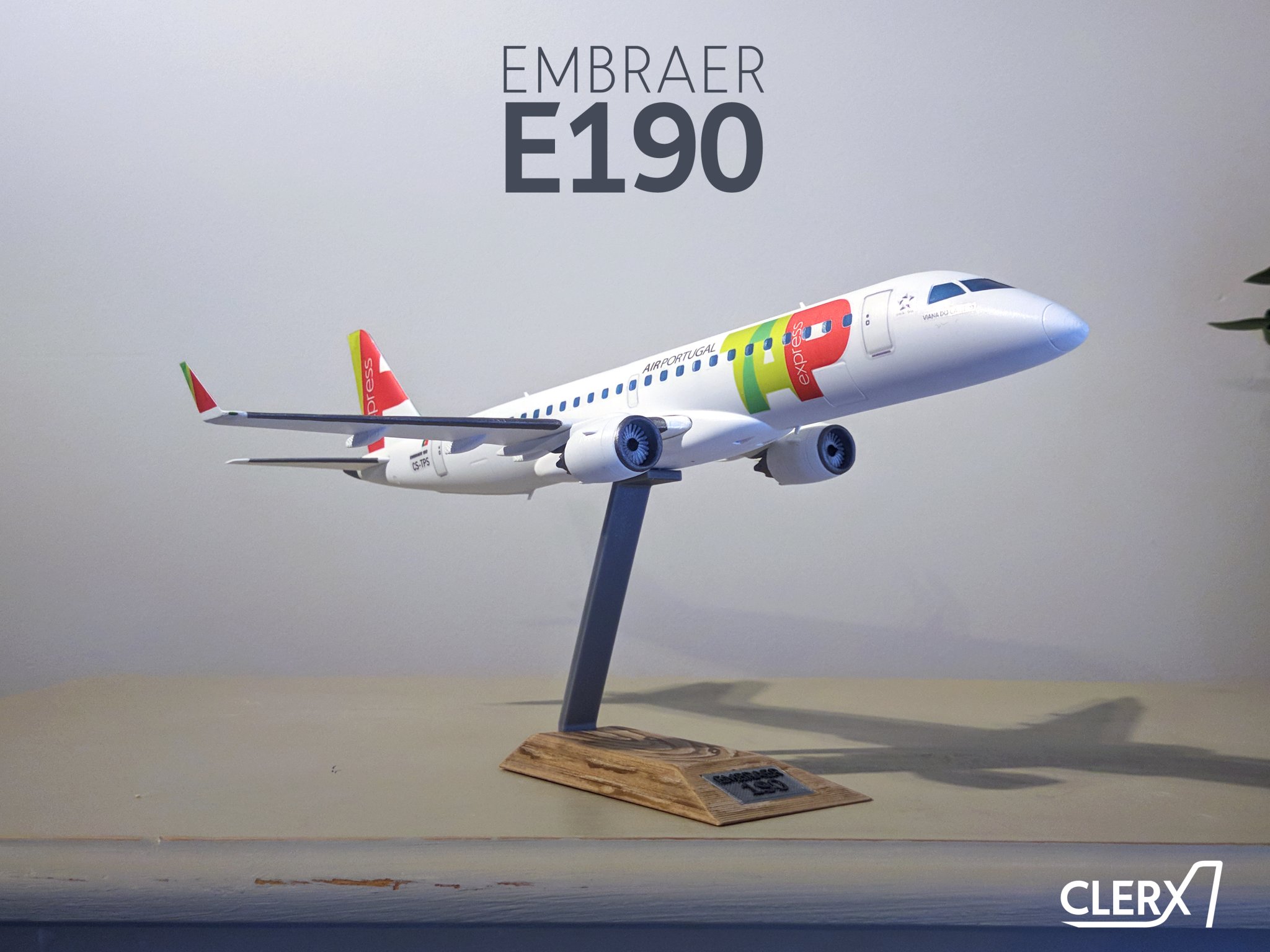 Mô hình máy bay Embraer E190 tỉ lệ 1:100