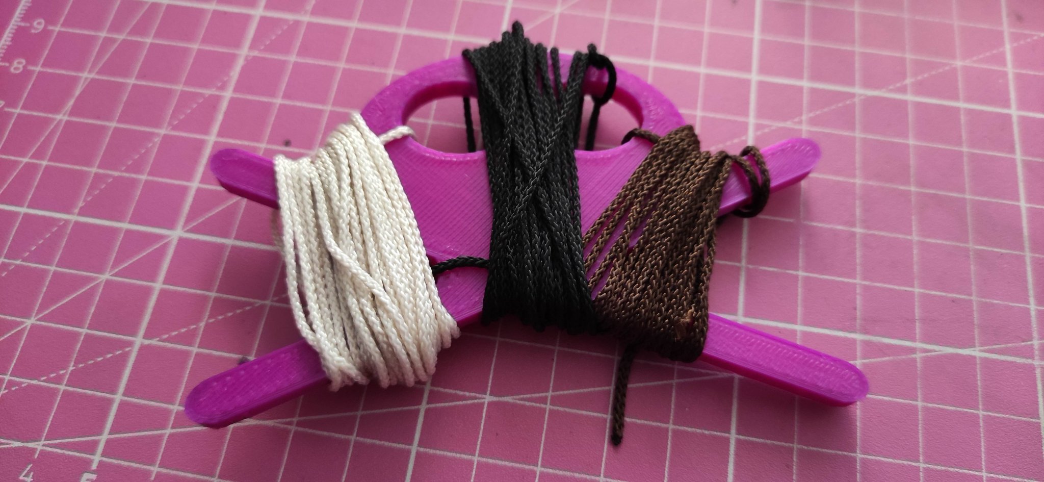 Giá đỡ cuộn dây Paracord Micro và Typ I Skully