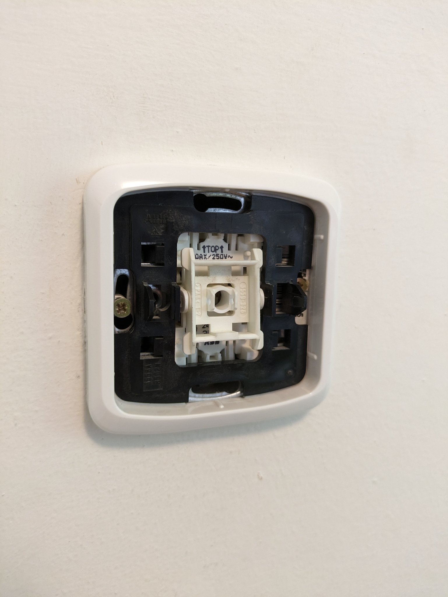 Bộ chuyển đổi công tắc ánh sáng IKEA TRÅDFRI sang ABB TANGO