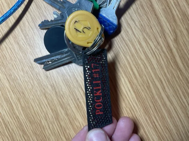 Móc khóa hình raptor độc đáo cho tín đồ bóng đá