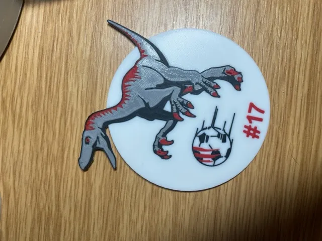 Đế ly hình khủng long raptor cho bia và đồ uống